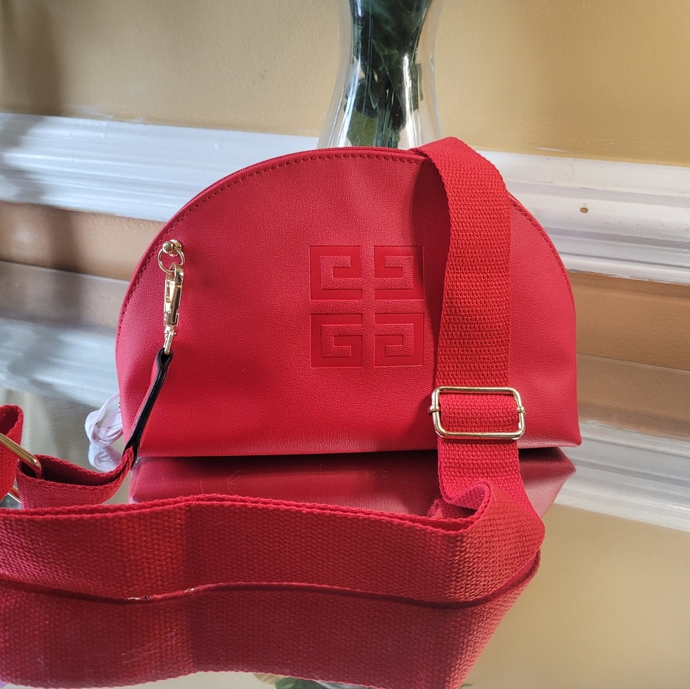 Givenchy clutch/pouch converted in to shoulder bag or cross body - Picture 1 of 14